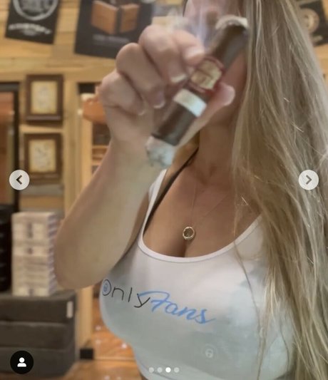 Naakte gelekte OnlyFans-foto van Iheartcigars
