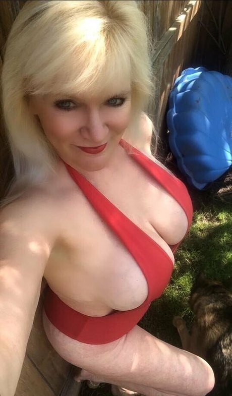 Naakte gelekte OnlyFans-foto van Sandie Lee