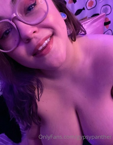 Naakte gelekte OnlyFans-foto van Gypsypanther11