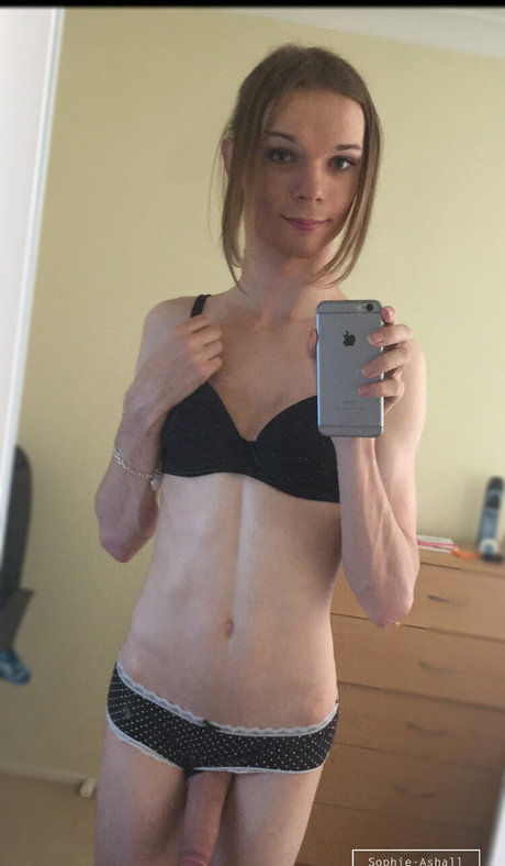 Naakte gelekte OnlyFans-foto van Julie Prim