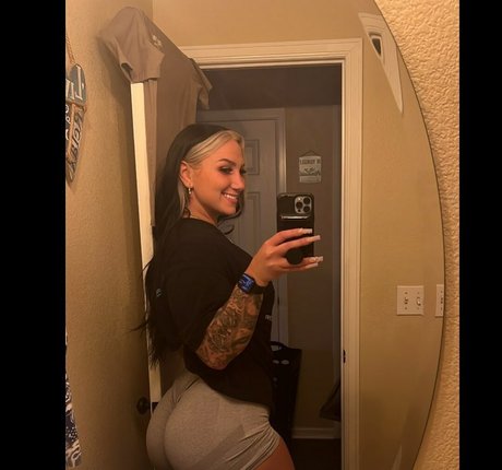 Naakte gelekte OnlyFans-foto van Befcakemami