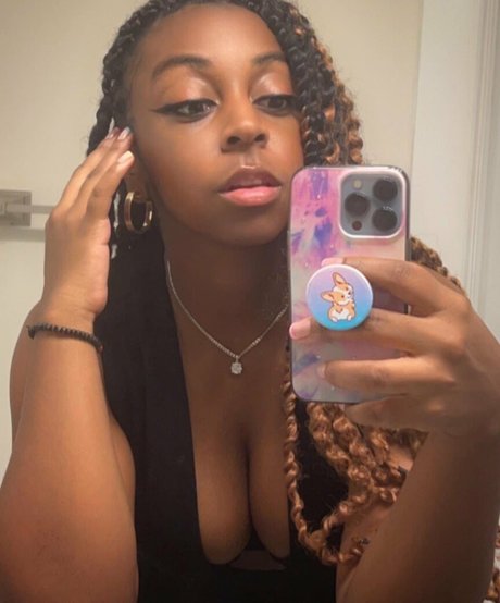 Naakte gelekte OnlyFans-foto van Jazzygunz