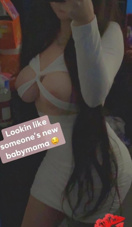 Naakte gelekte OnlyFans-foto van Shroomprincess