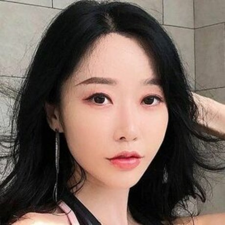 Naakte gelekte OnlyFans-foto van Jeong Woo Joo