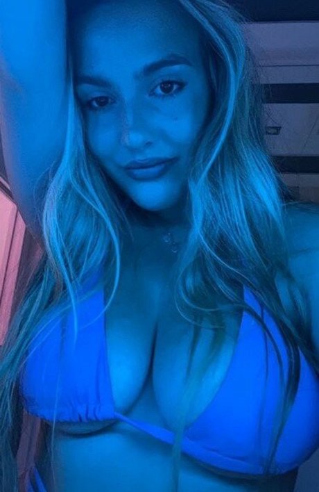 Naakte gelekte OnlyFans-foto van Jjosieyoung