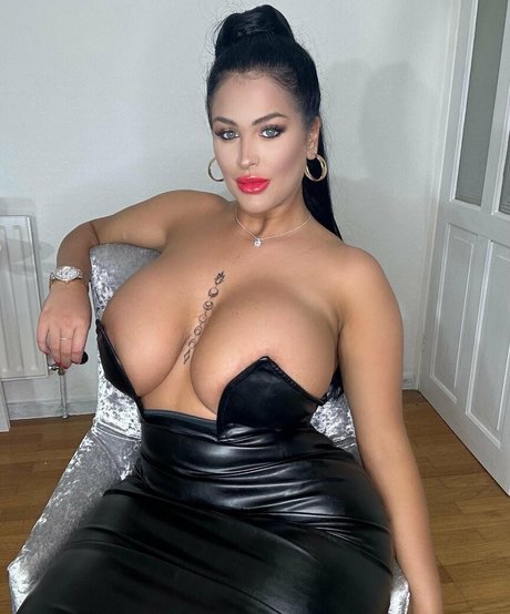 Naakte gelekte OnlyFans-foto van Camilla Rose