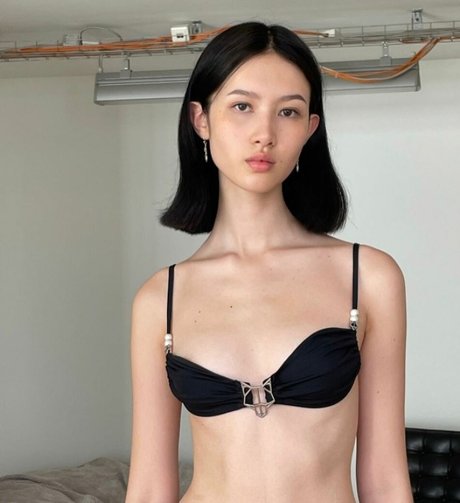 Naakte gelekte OnlyFans-foto van Xu3fe1