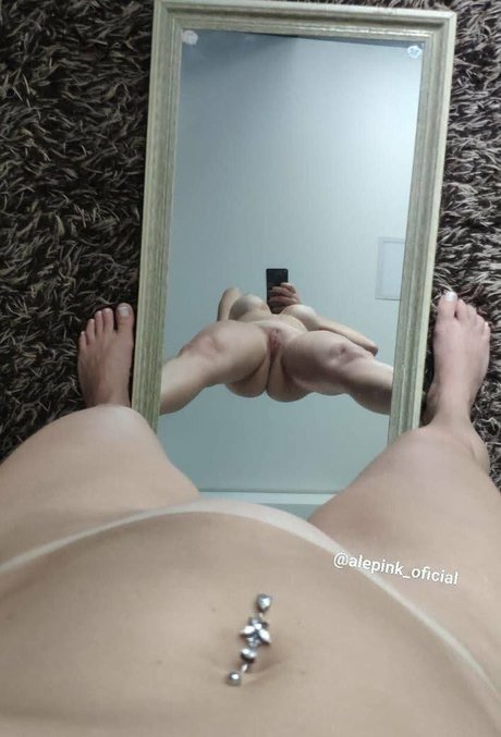 Naakte gelekte OnlyFans-foto van Alepink