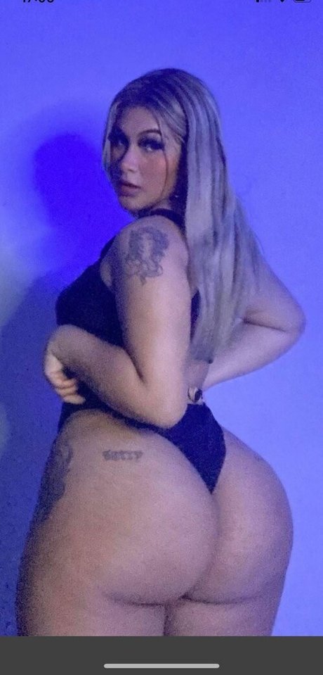 Naakte gelekte OnlyFans-foto van Naomiverde