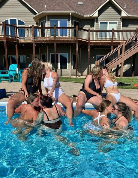 Naakte gelekte OnlyFans-foto van Lady Sateen