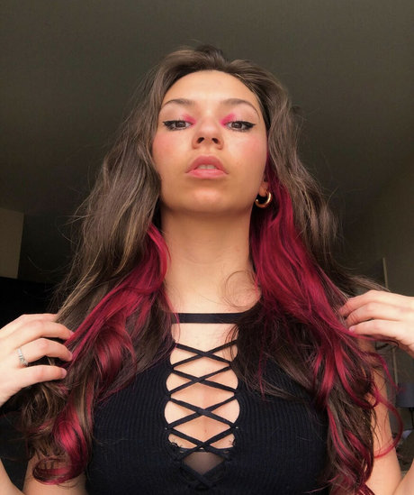 Naakte gelekte OnlyFans-foto van Jadeyeyess