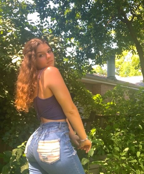 Naakte gelekte OnlyFans-foto van Miraalifantis