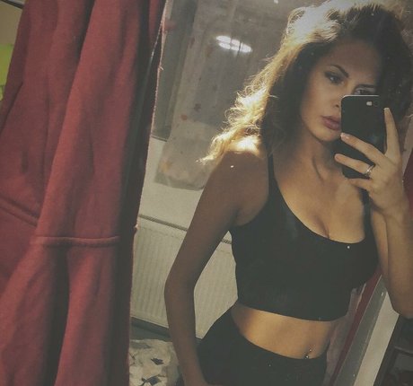 Naakte gelekte OnlyFans-foto van Jana Milena