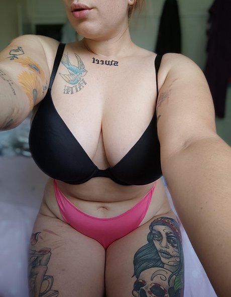 Naakte gelekte OnlyFans-foto van Bozsuicide