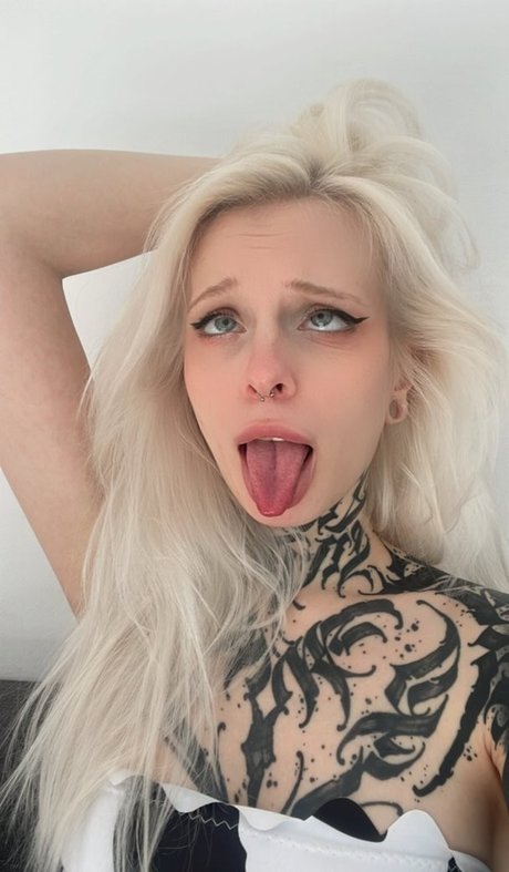 Naakte gelekte OnlyFans-foto van Navanextdoor