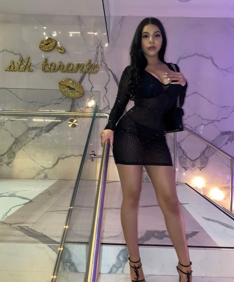 Naakte gelekte OnlyFans-foto van Tima Ibrahim