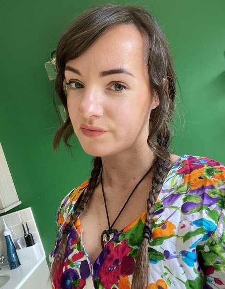 Naakte gelekte OnlyFans-foto van Mobrookes