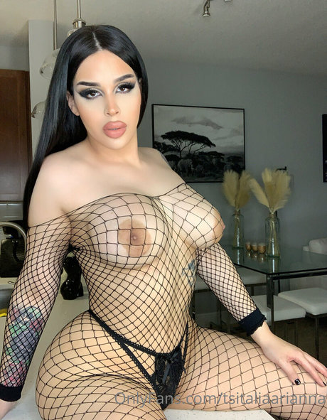 Naakte gelekte OnlyFans-foto van Italia Arianna