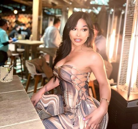 Naakte gelekte OnlyFans-foto van Jaslyn Lee