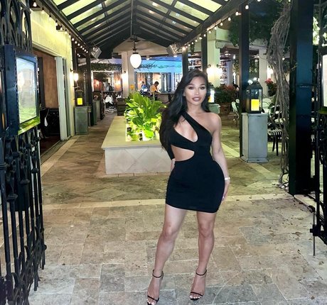 Naakte gelekte OnlyFans-foto van Jaslyn Lee