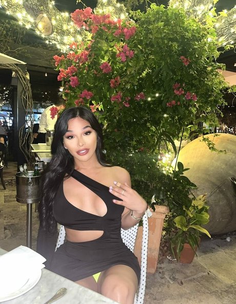 Naakte gelekte OnlyFans-foto van Jaslyn Lee