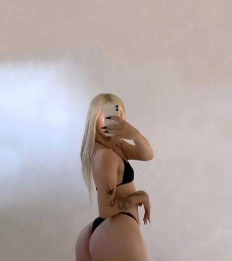 Naakte gelekte OnlyFans-foto van Maiafeel