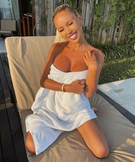 Naakte gelekte OnlyFans-foto van Carolinenitter