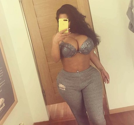 Naakte gelekte OnlyFans-foto van Amanda Rose Teig