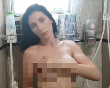 Naakte gelekte OnlyFans-foto van Bia Pimentinha