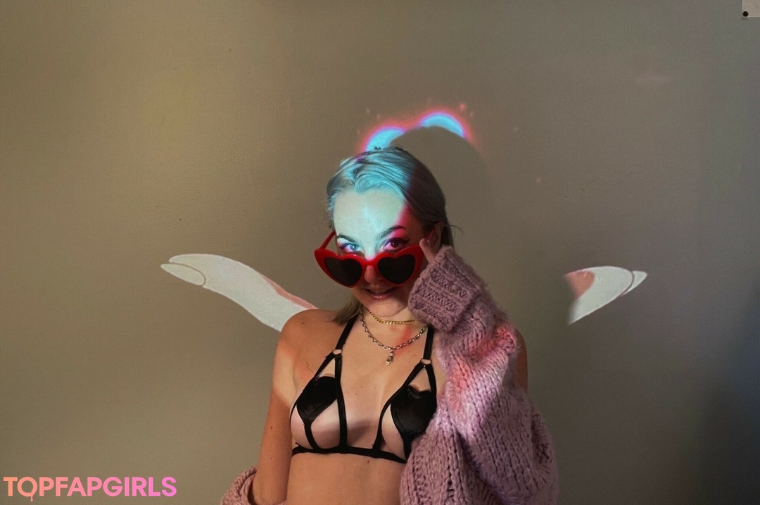 Naakte gelekte OnlyFans-foto van Wretchedwren #9 Naakte gelekte OnlyFans-foto van Wretchedwren #9