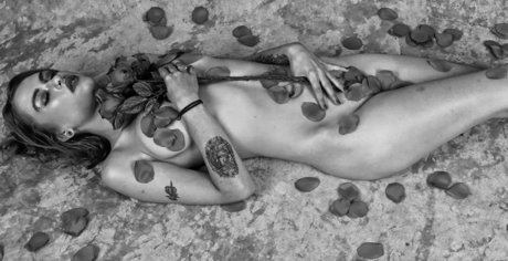 Naakte gelekte OnlyFans-foto van Taylor Evanchak