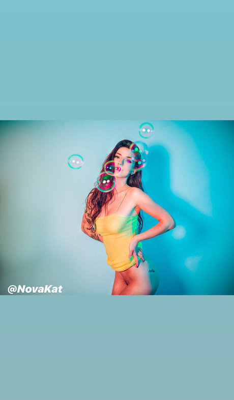Naakte gelekte OnlyFans-foto van Novakat