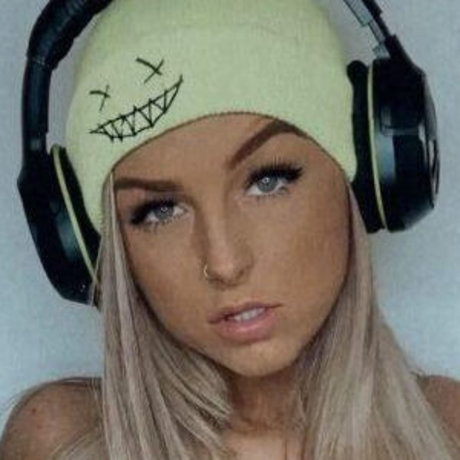 Naakte gelekte OnlyFans-foto van Lillie Stokes