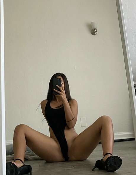 Naakte gelekte OnlyFans-foto van Kawaiimomo