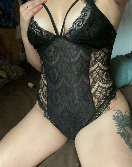 Naakte gelekte OnlyFans-foto van Petiteblondebaddie