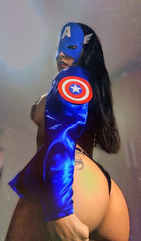 Naakte gelekte OnlyFans-foto van Satti