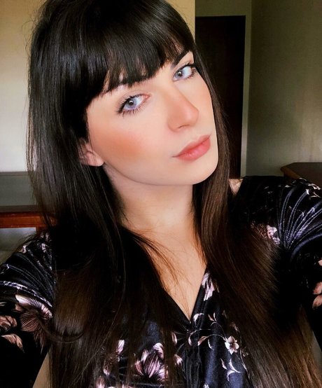 Naakte gelekte OnlyFans-foto van Angela Moraes