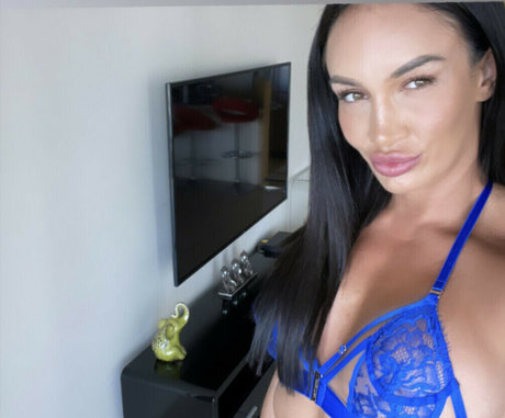Naakte gelekte OnlyFans-foto van Hayley Vernon