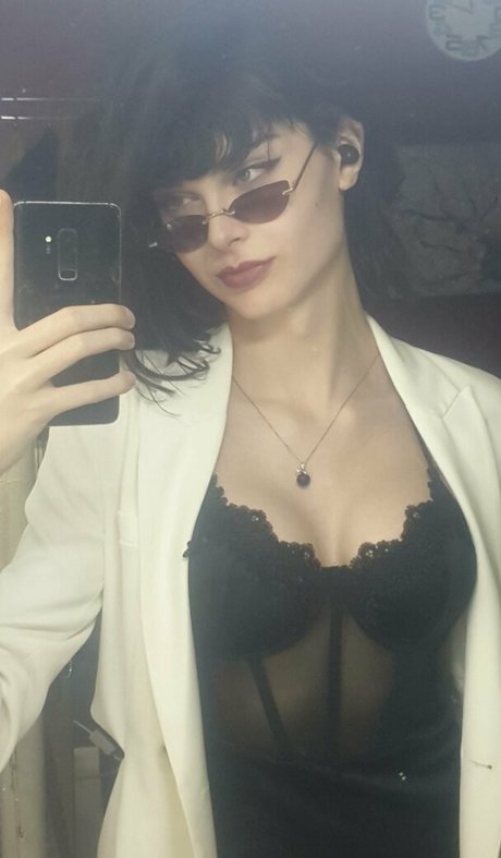 Naakte gelekte OnlyFans-foto van Niki Zmf