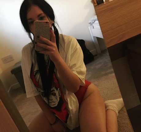 Naakte gelekte OnlyFans-foto van Amy G