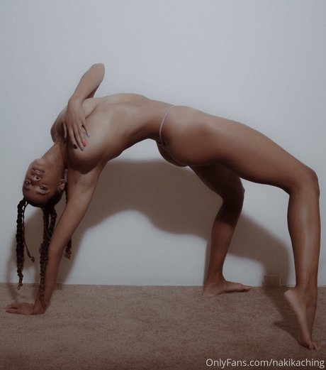 Naakte gelekte OnlyFans-foto van Naki Kaching