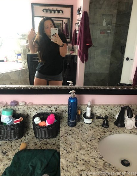 Naakte gelekte OnlyFans-foto van Savannah Roses