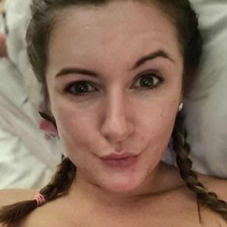 Naakte gelekte OnlyFans-foto van Boredenglishwife