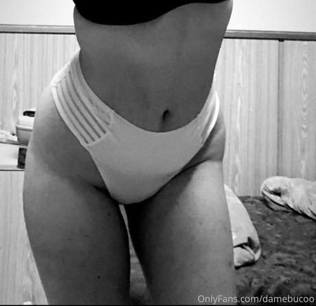 Naakte gelekte OnlyFans-foto van Anauhiram