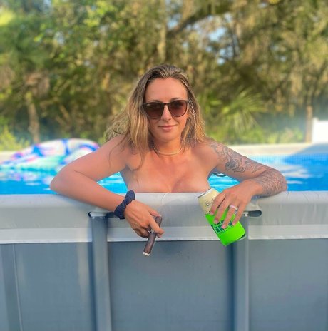 Naakte gelekte OnlyFans-foto van Katy Coastal