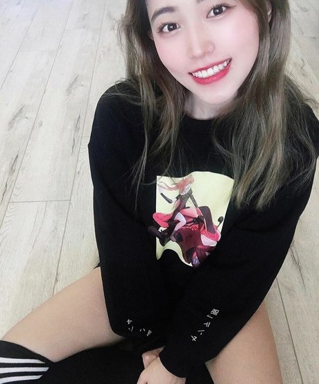 Naakte gelekte OnlyFans-foto van Yoojin