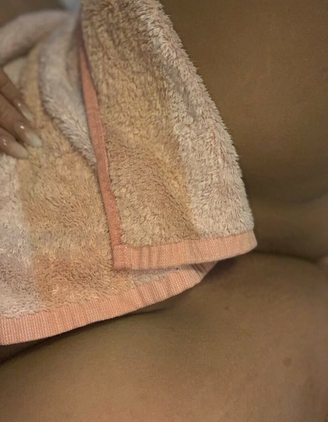Naakte gelekte OnlyFans-foto van Calita Sweetz