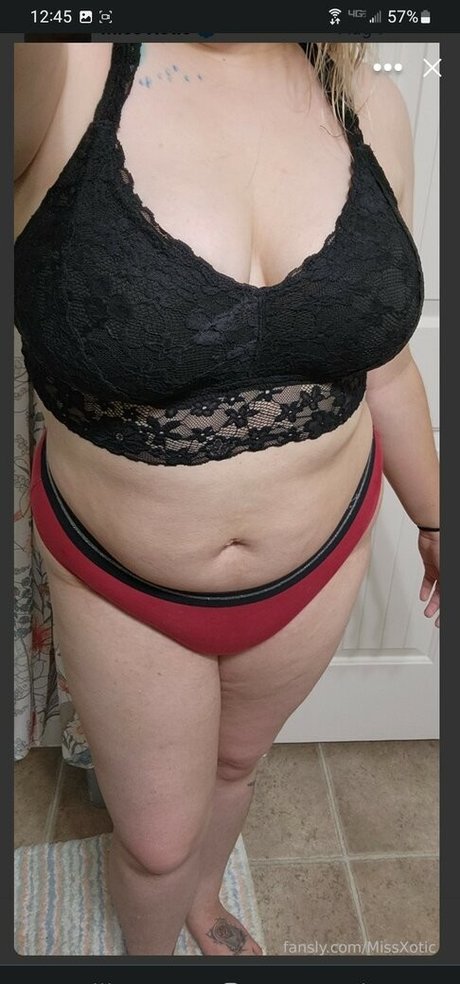 Naakte gelekte OnlyFans-foto van Miss Xotic