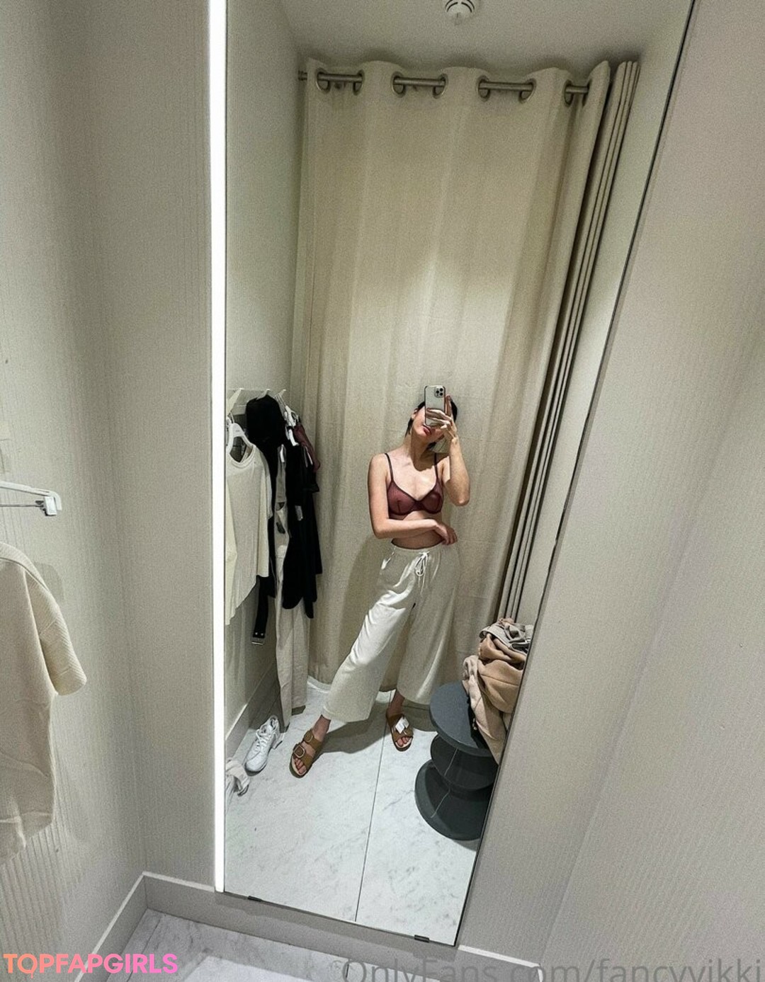 Naakte gelekte OnlyFans-foto van Fancyvikki #14 Naakte gelekte OnlyFans-foto van Fancyvikki #14