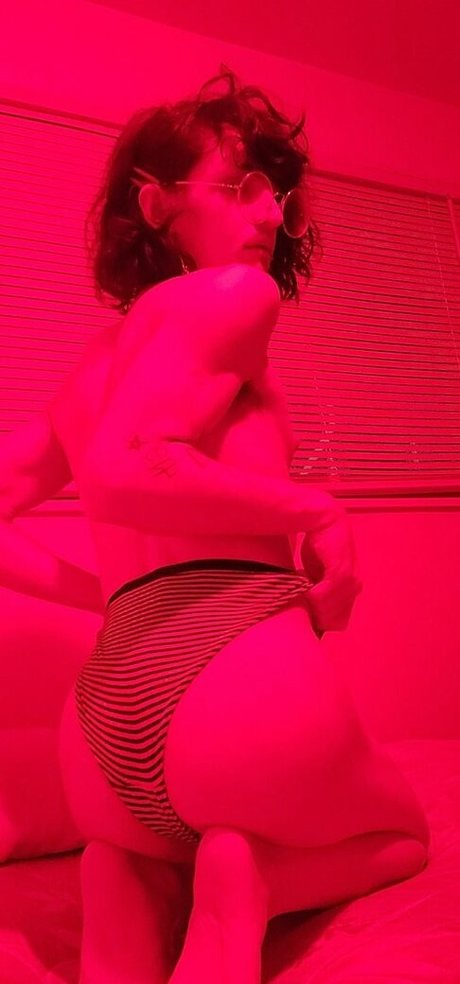 Naakte gelekte OnlyFans-foto van Addy Eden